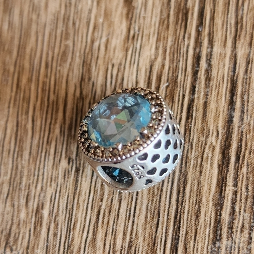 𝅺CHARM - Picture 3 of 4